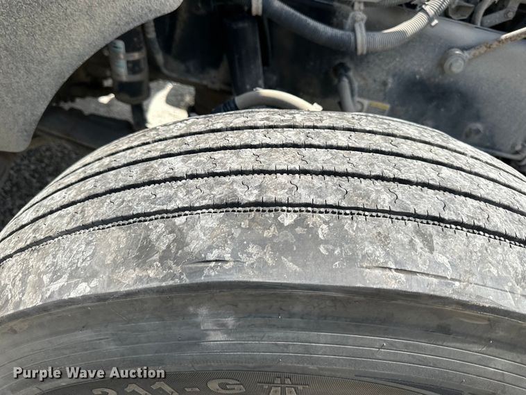 image for item EJ6371 2013 Kenworth T370  semi truck