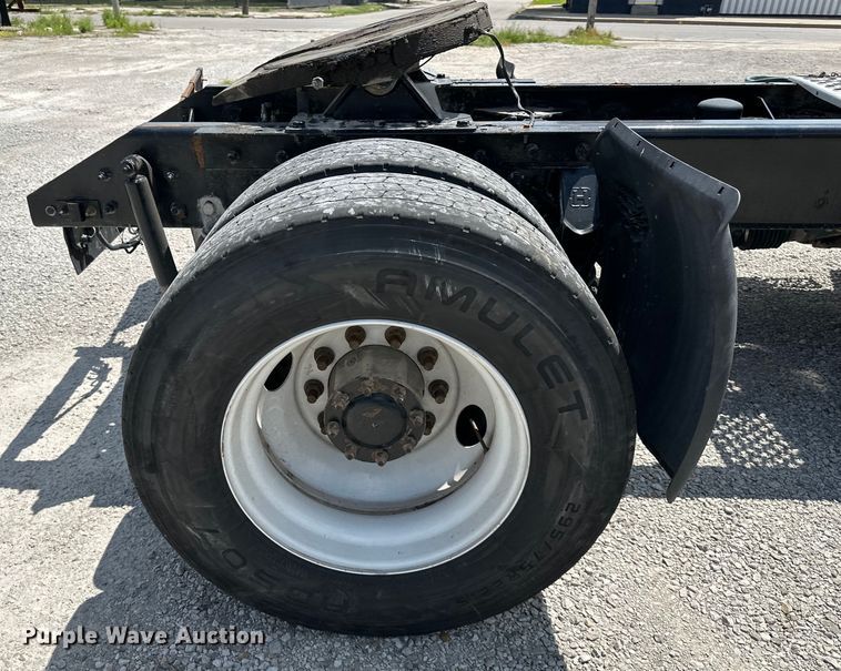 image for item EJ6371 2013 Kenworth T370  semi truck