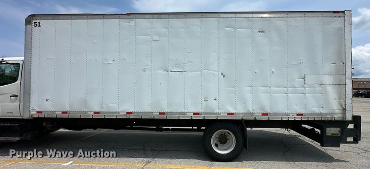 image for item EJ6387 2008 Hino  box truck