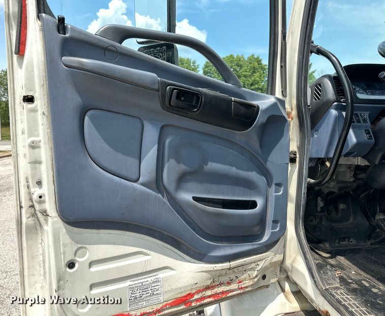 image for item EJ6387 2008 Hino  box truck