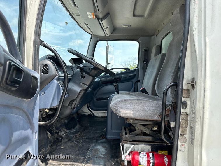 image for item EJ6387 2008 Hino  box truck