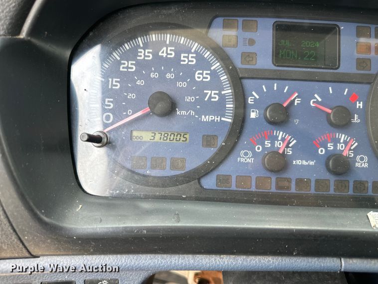 image for item EJ6387 2008 Hino  box truck