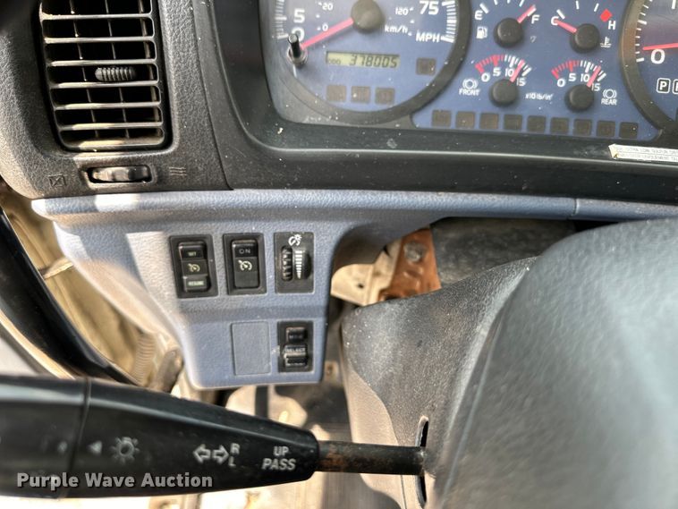 image for item EJ6387 2008 Hino  box truck