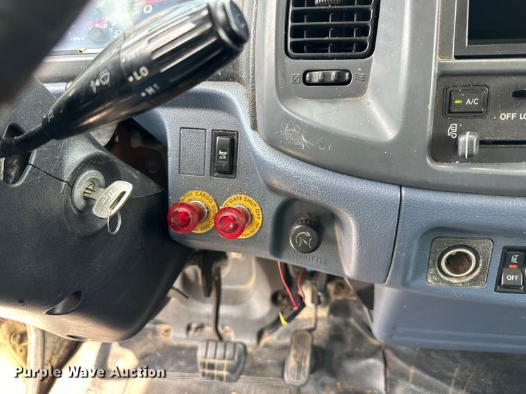 image for item EJ6387 2008 Hino  box truck