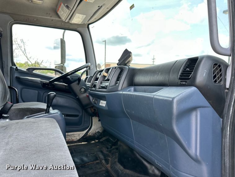 image for item EJ6387 2008 Hino  box truck