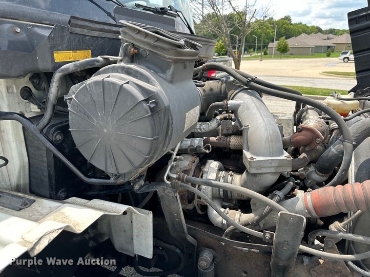 image for item EJ6387 2008 Hino  box truck