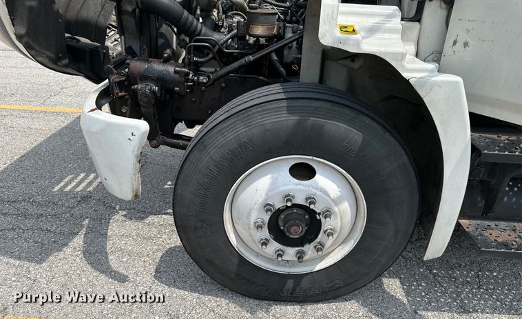 image for item EJ6387 2008 Hino  box truck