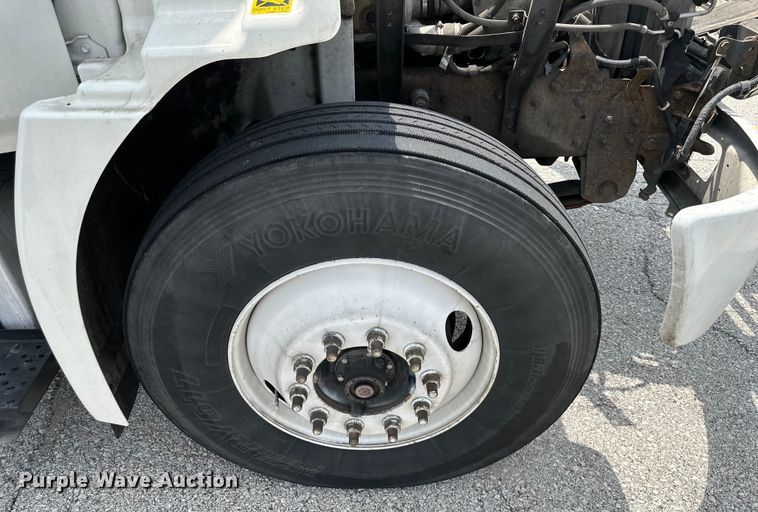 image for item EJ6387 2008 Hino  box truck