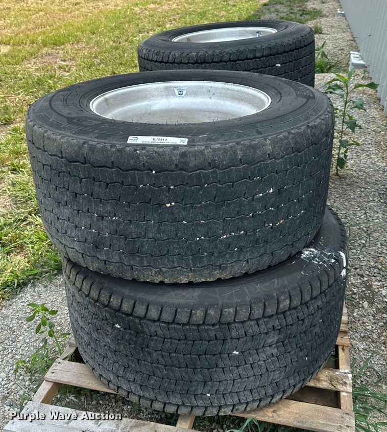 image for item EJ6414 (4) Yokohama 445/50R22.5 tires and wheels