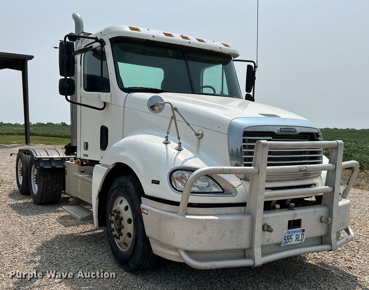 image for item EJ6415 2006 Freightliner  Columbia 120 semi truck