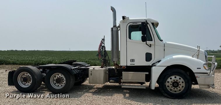 image for item EJ6415 2006 Freightliner  Columbia 120 semi truck