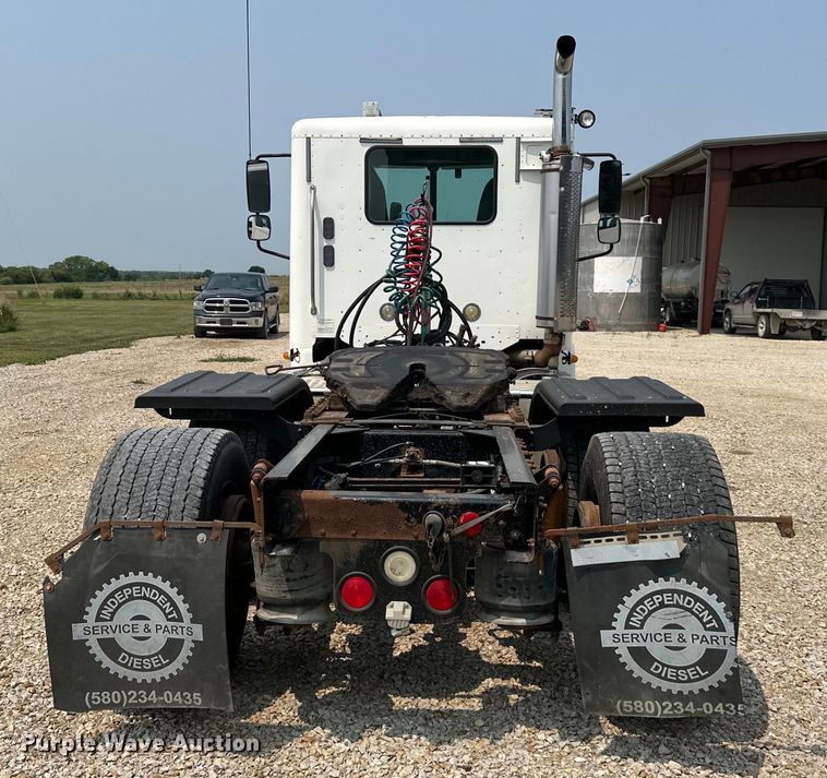 image for item EJ6415 2006 Freightliner  Columbia 120 semi truck