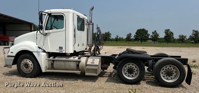 image for item EJ6415 2006 Freightliner  Columbia 120 semi truck
