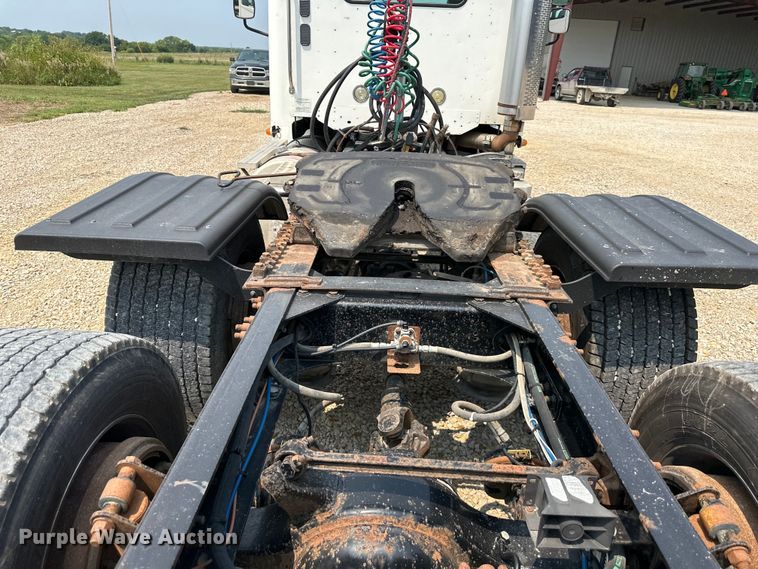 image for item EJ6415 2006 Freightliner  Columbia 120 semi truck