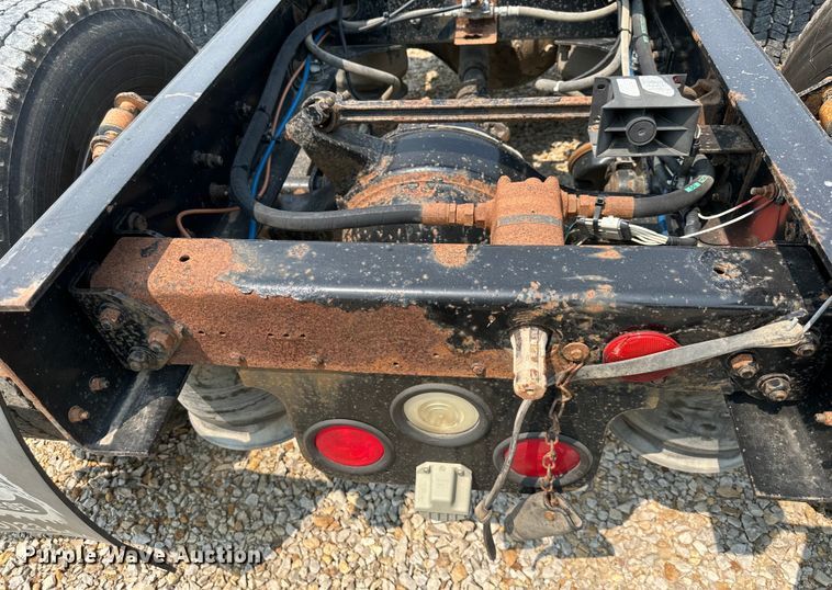 image for item EJ6415 2006 Freightliner  Columbia 120 semi truck