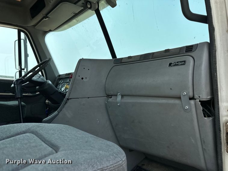 image for item EJ6415 2006 Freightliner  Columbia 120 semi truck