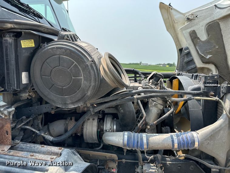 image for item EJ6415 2006 Freightliner  Columbia 120 semi truck