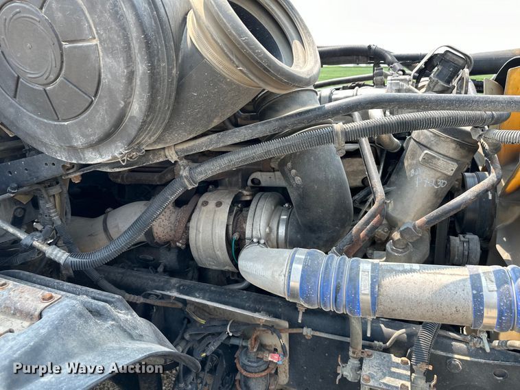 image for item EJ6415 2006 Freightliner  Columbia 120 semi truck