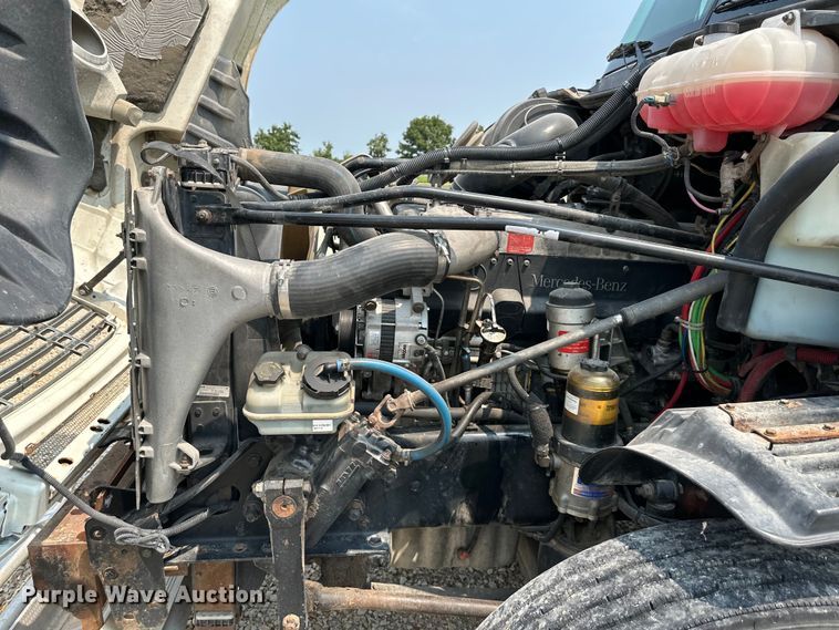 image for item EJ6415 2006 Freightliner  Columbia 120 semi truck