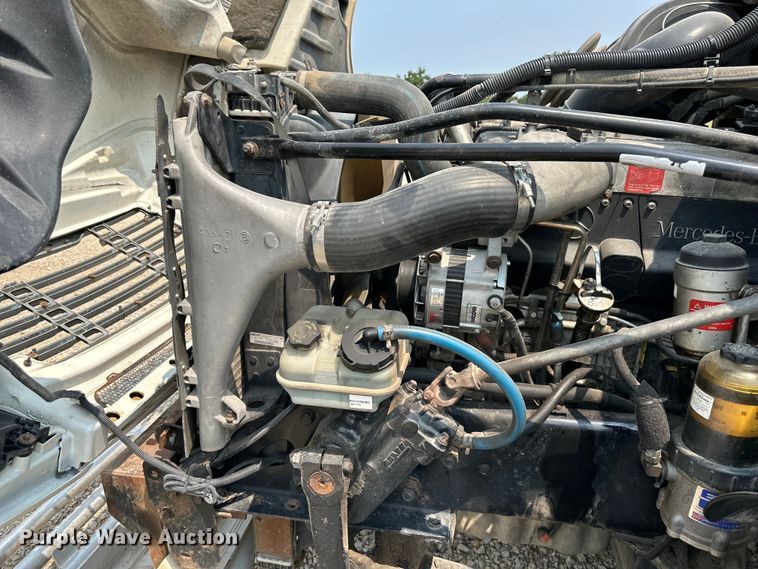 image for item EJ6415 2006 Freightliner  Columbia 120 semi truck