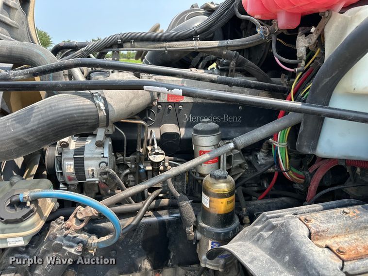 image for item EJ6415 2006 Freightliner  Columbia 120 semi truck