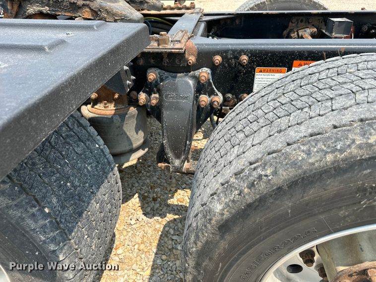 image for item EJ6415 2006 Freightliner  Columbia 120 semi truck