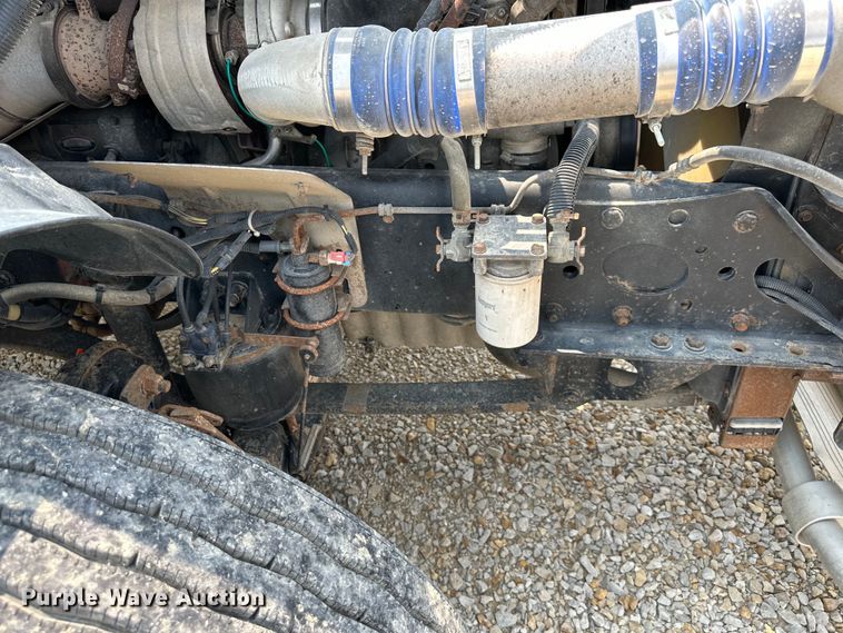 image for item EJ6415 2006 Freightliner  Columbia 120 semi truck