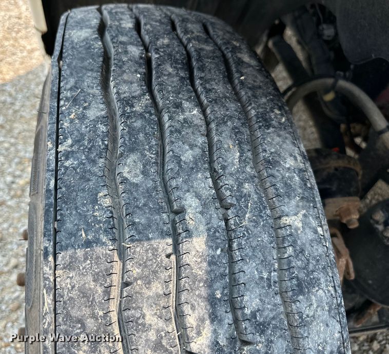 image for item EJ6415 2006 Freightliner  Columbia 120 semi truck