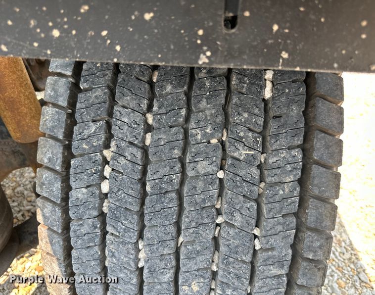 image for item EJ6415 2006 Freightliner  Columbia 120 semi truck