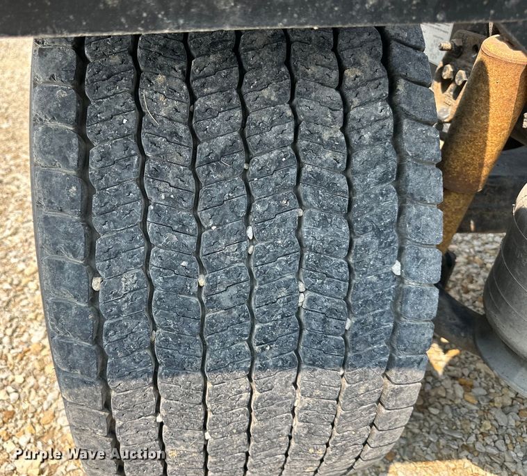 image for item EJ6415 2006 Freightliner  Columbia 120 semi truck