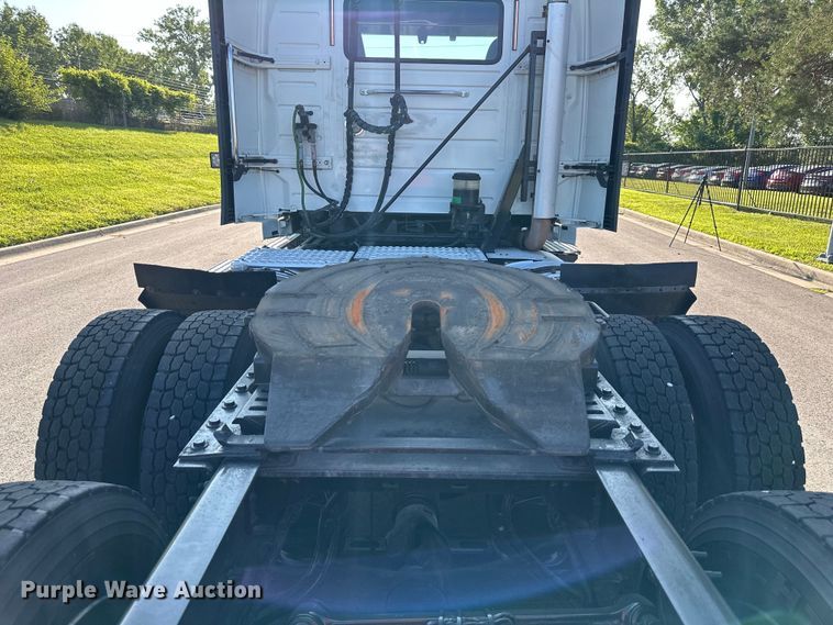 image for item EJ7084 2017 Volvo VN semi truck