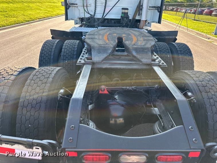 image for item EJ7084 2017 Volvo VN semi truck