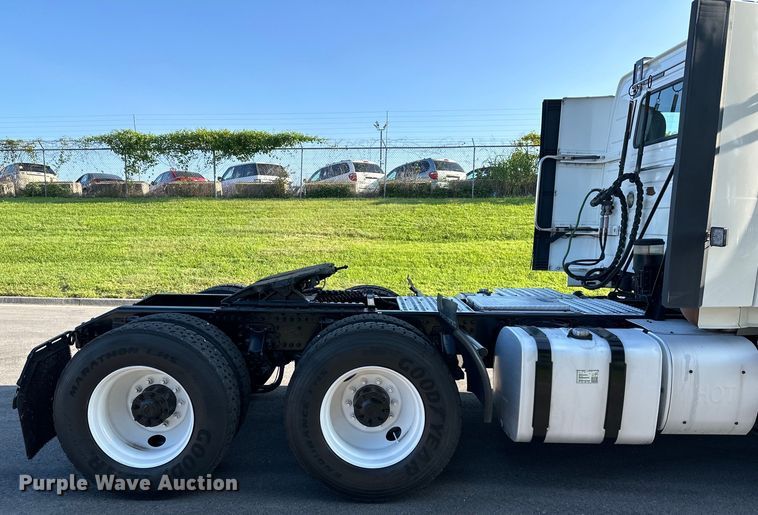 image for item EJ7084 2017 Volvo VN semi truck