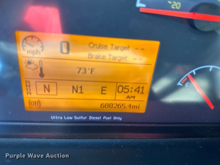 image for item EJ7084 2017 Volvo VN semi truck