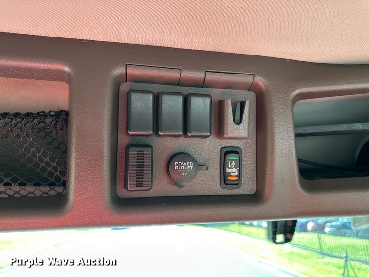 image for item EJ7084 2017 Volvo VN semi truck