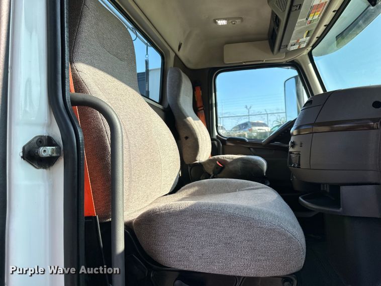 image for item EJ7084 2017 Volvo VN semi truck