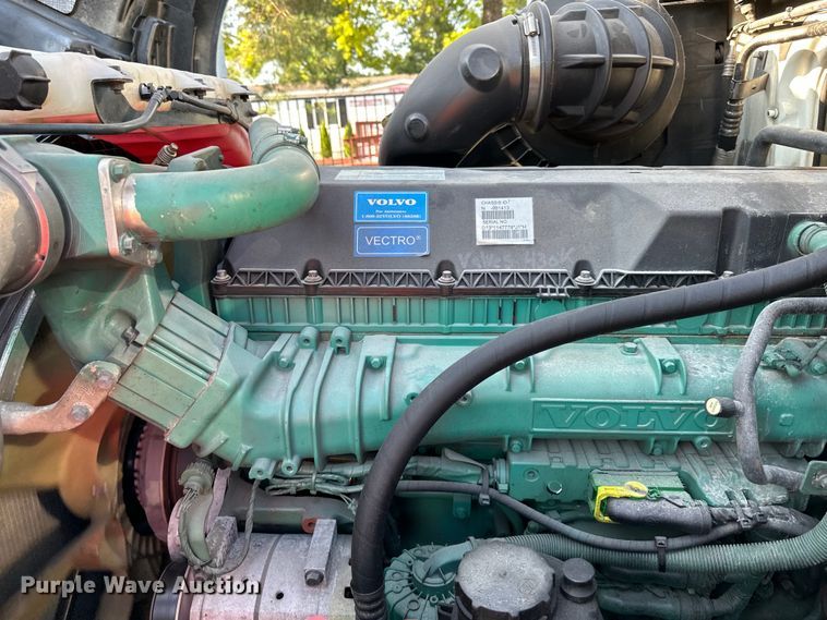 image for item EJ7084 2017 Volvo VN semi truck