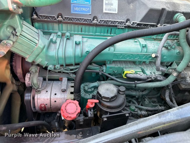 image for item EJ7084 2017 Volvo VN semi truck