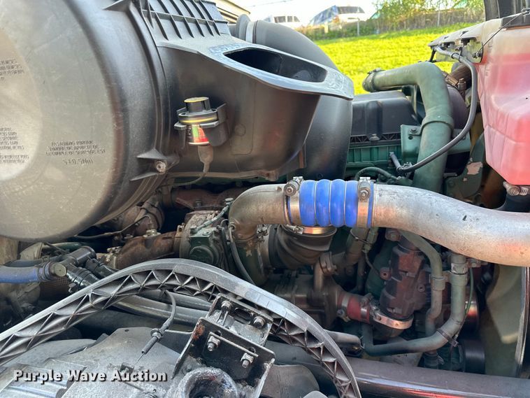 image for item EJ7084 2017 Volvo VN semi truck