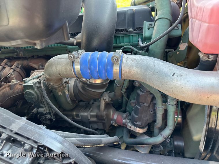 image for item EJ7084 2017 Volvo VN semi truck