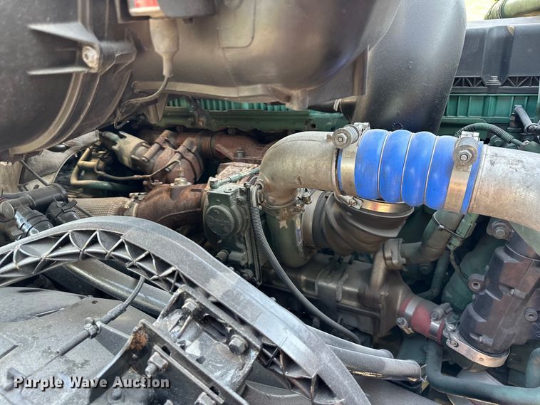 image for item EJ7084 2017 Volvo VN semi truck