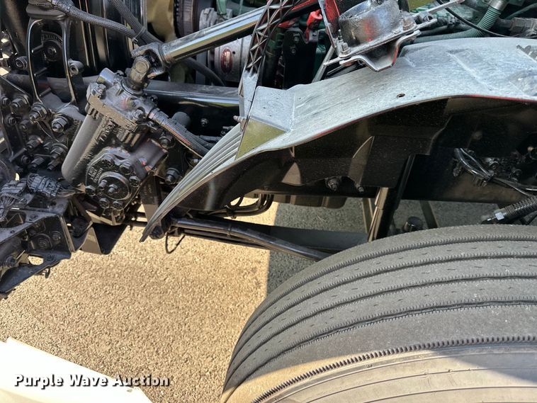 image for item EJ7084 2017 Volvo VN semi truck