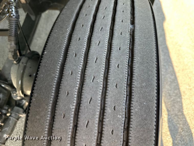 image for item EJ7084 2017 Volvo VN semi truck