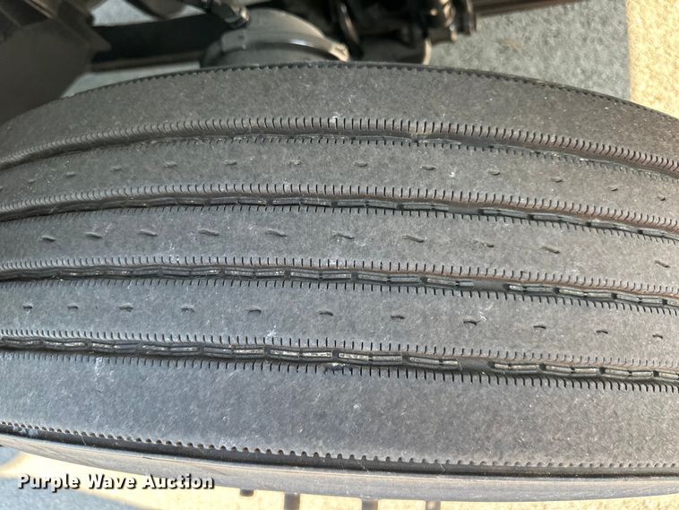 image for item EJ7084 2017 Volvo VN semi truck