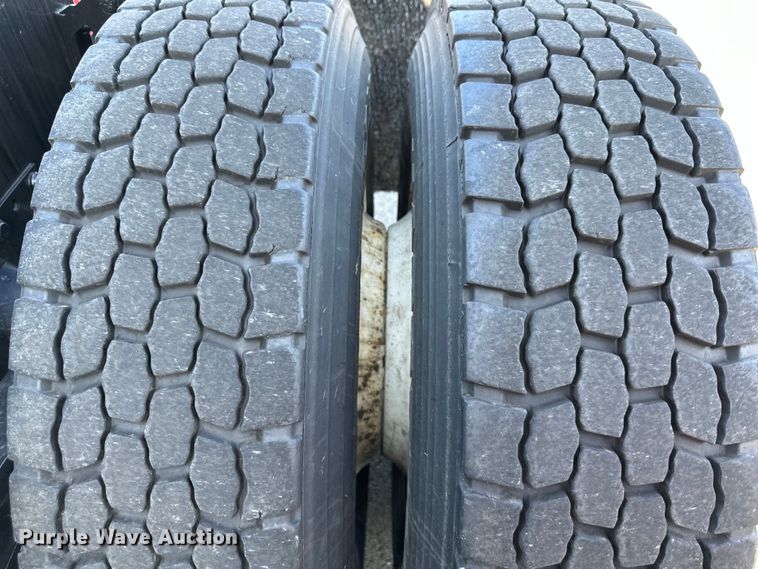 image for item EJ7084 2017 Volvo VN semi truck