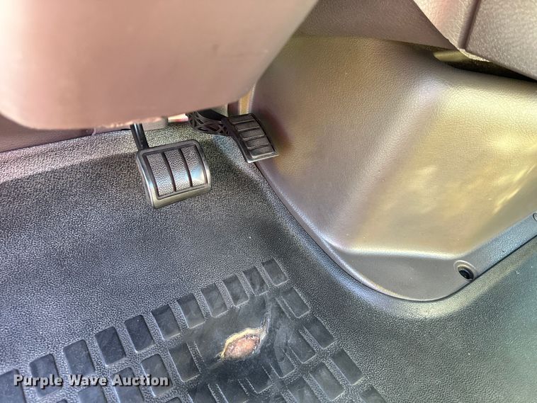 image for item EJ7085 2016 Volvo VN Series semi truck