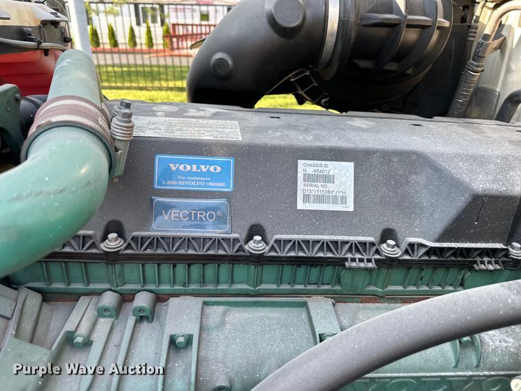 image for item EJ7085 2016 Volvo VN Series semi truck