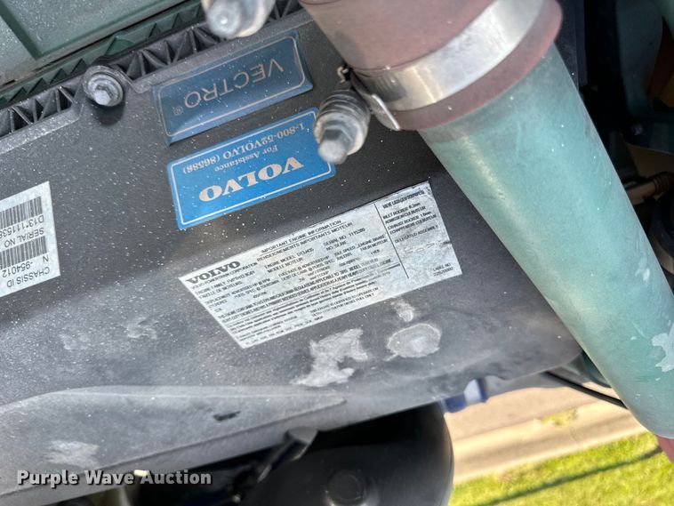 image for item EJ7085 2016 Volvo VN Series semi truck