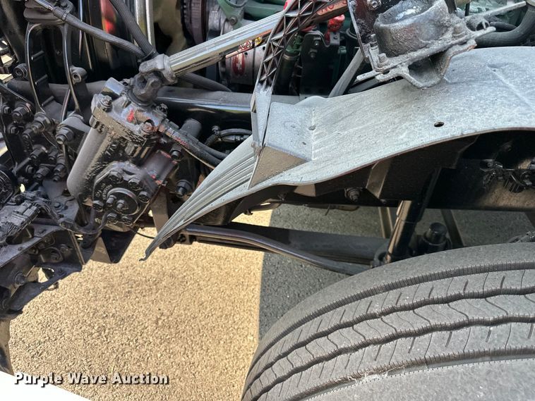 image for item EJ7085 2016 Volvo VN Series semi truck