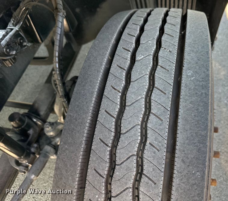 image for item EJ7085 2016 Volvo VN Series semi truck